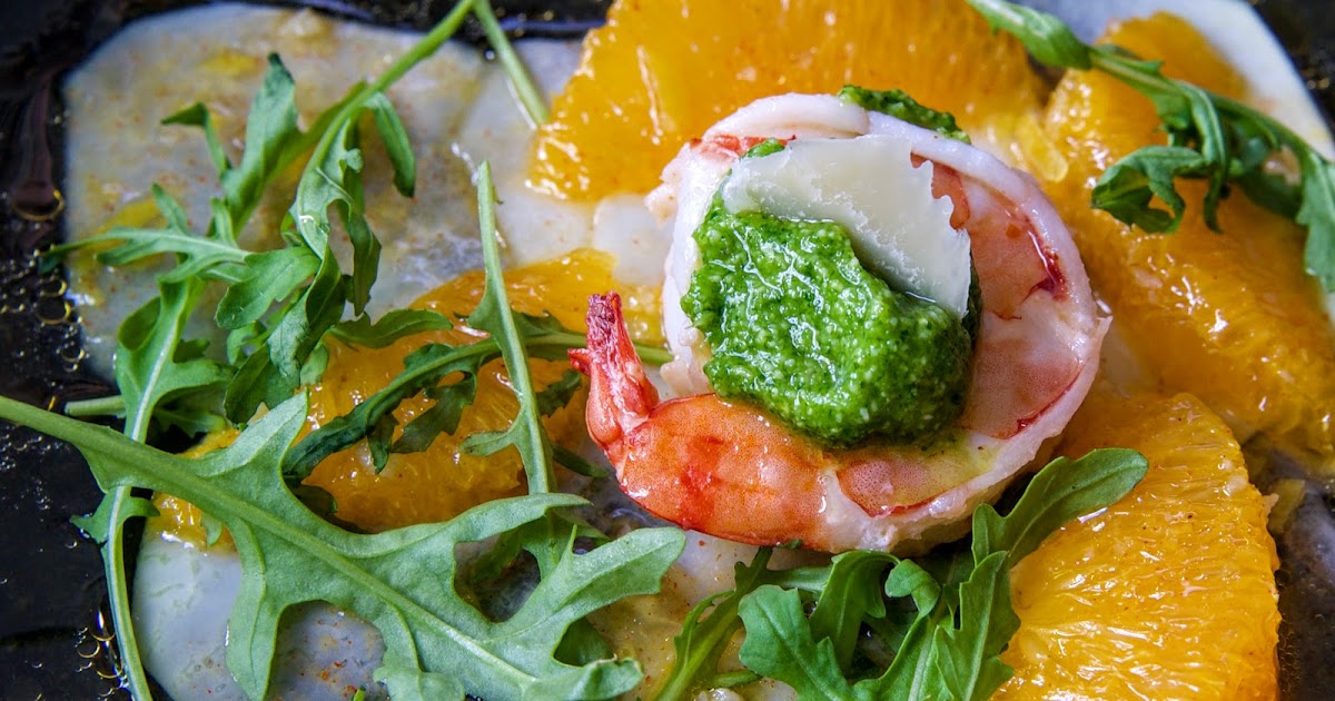 Kohlrabi-Carpaccio mit Orangendressing, Riesengarnele und Rucola-Pesto