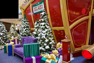 Santa Claus Is Coming To...Twelve Oaks Mall {& A Giveaway} | Amy Clary
