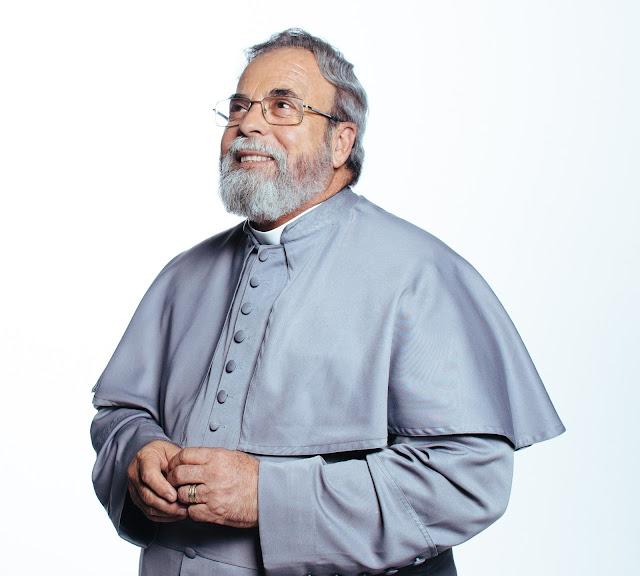 Programa do padre Antonio Maria na TV Aparecida recebe Adryana Ribeiro, neste sábado