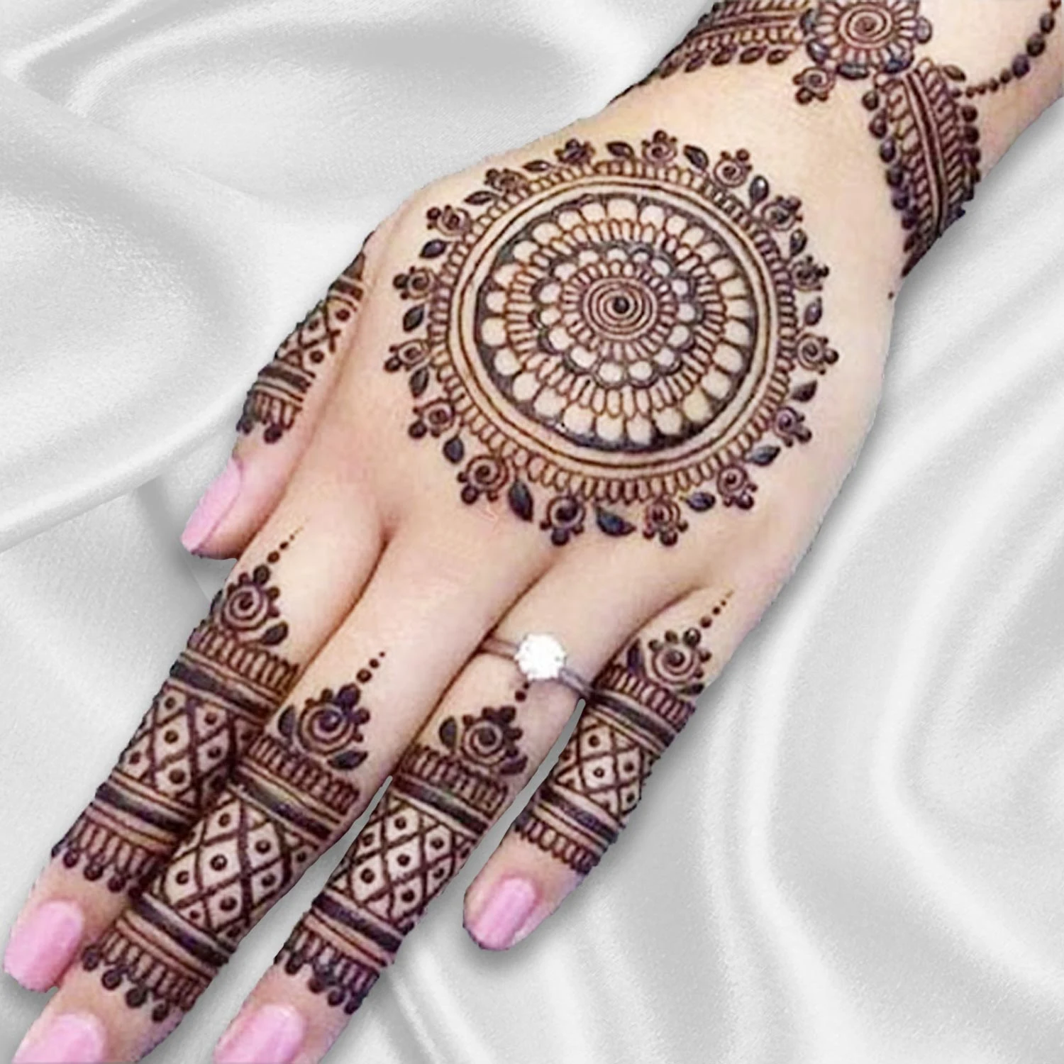 Tikki Mehndi Designs – Beautiful Simple Mehndi Designs # 01