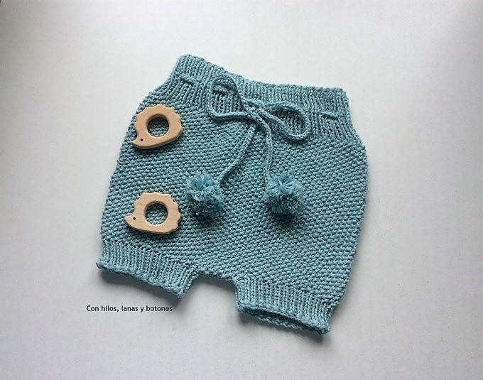 Con hilos, lanas y botones: Patrón gratis de pantaloncitos de bebé o baby bloomers