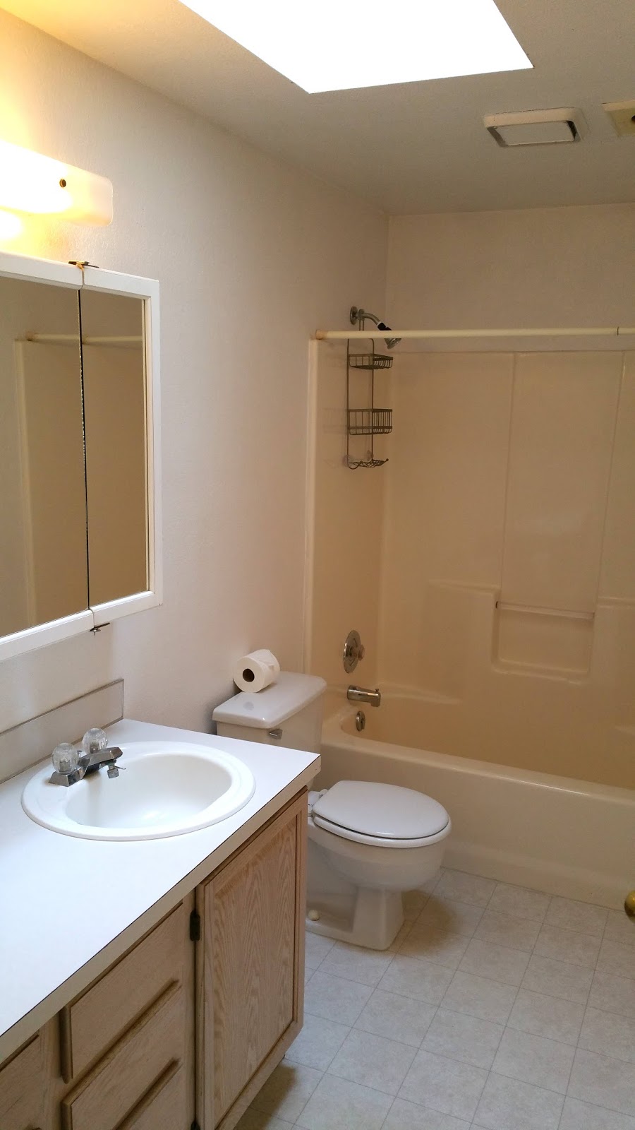 PLU HOUSES The 402 House (5 Rooms, 2 Bathrooms) one block from Pacific