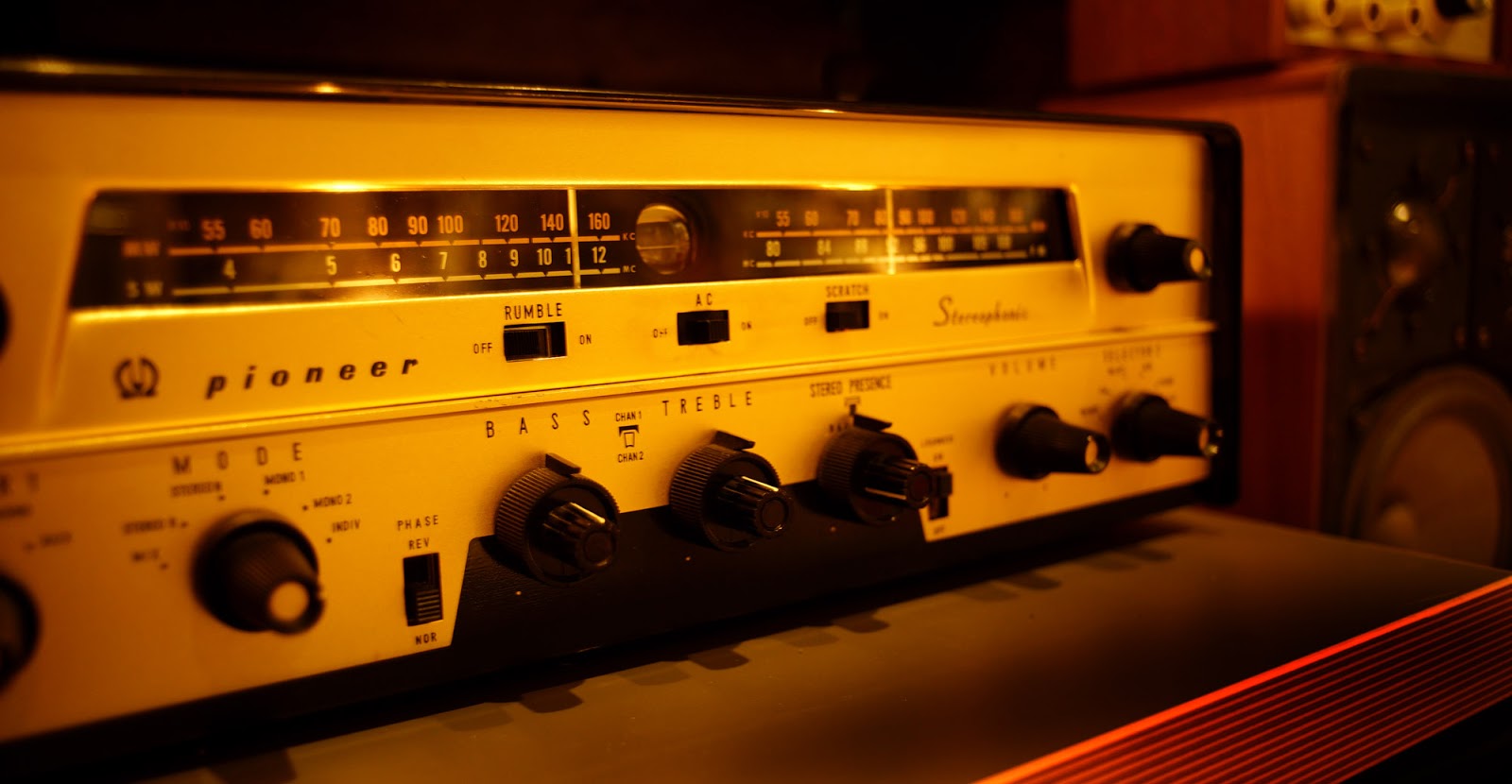 Time to fix the oldies... the Pioneer SM-B200A Stereo Amp with Tunner