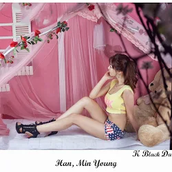 Han Min Young &ndash; Yellow Crop Top And Shorts Foto 14