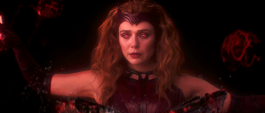 Wanda estudiando el Darkhold