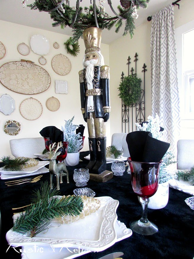 Modern Christmas Table Setting Idea with black, gold, white and red color scheme. #Christmas, #Holiday, #Entertaining, #Modern, #Tablescape