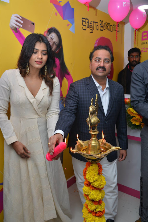Hebah Patel launches B New Mobile Store at Tenali