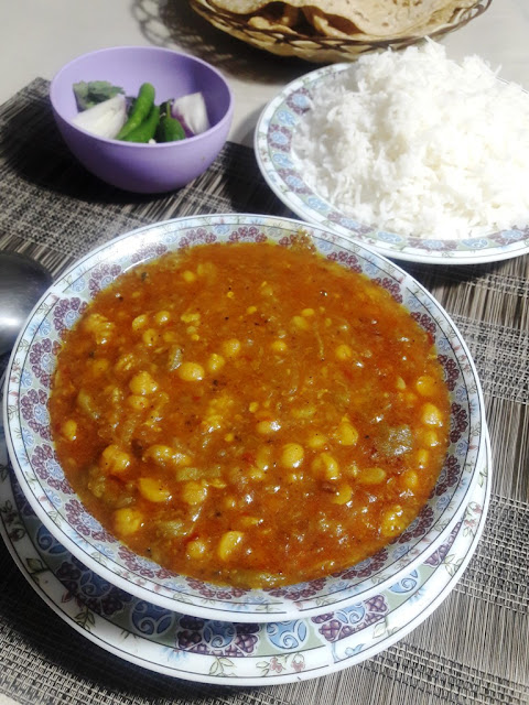 turai-chana-choley-is-served-with-rice-and-roti