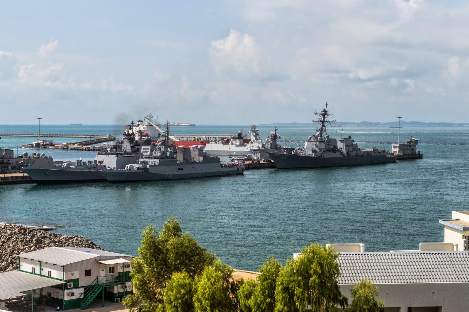 Full Frame IMDEX 2015 Singapore Navy's Type 218SG Submarine Unveiled!