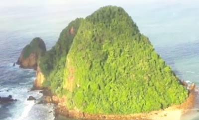 Pantai-Pulau-Merah-Yang Eksotis-Unik-dan-Menawan Bayuwangi-Jawa-Timur