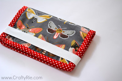CraftyRie: a needle wallet