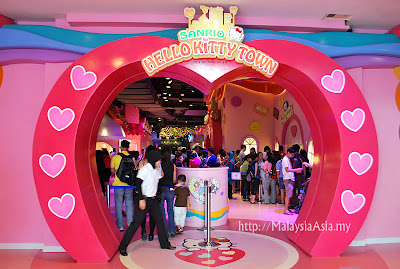 Main Entrance to Hello Kitty Town