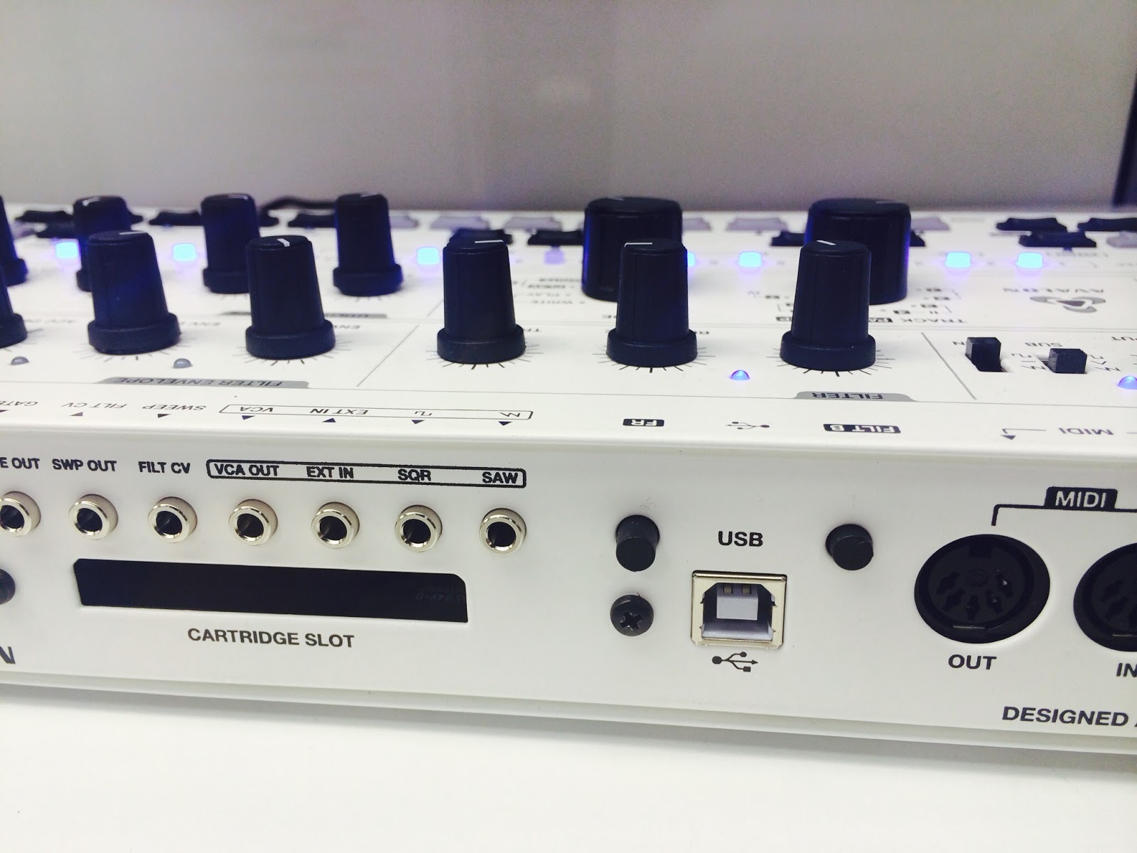 MATRIXSYNTH: New Avalon Bassline Synth & Sequencer From Abstrakt