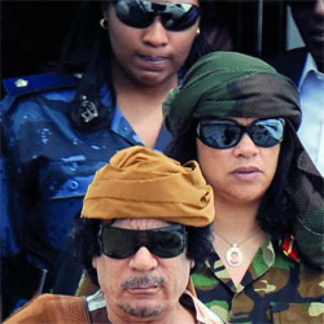 الحارسة الشخصية لمعمر القذافي تكشف لماذا كان يفضل النساء العازبات لحراستة