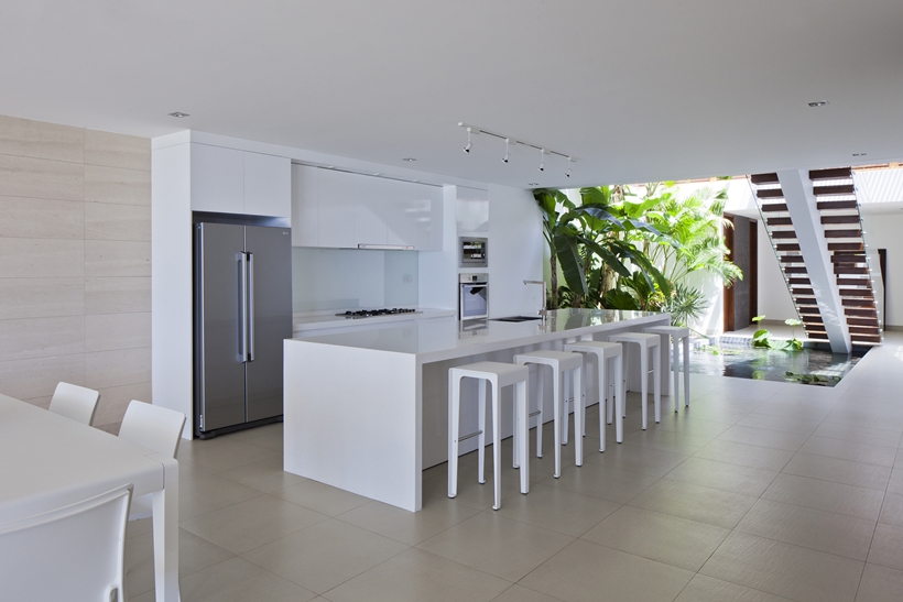 World Of Architecture Stunning Modern Beach House By Mm Architects Get exterior design ideas for your modern house elevation with our 50 unique modern house facades. stunning modern beach house