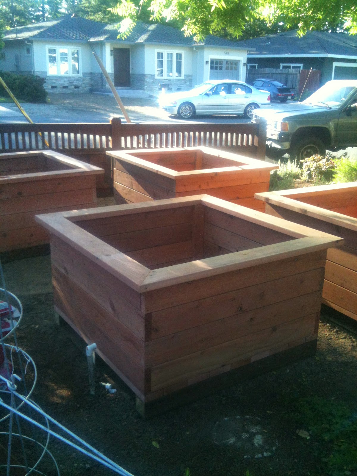 How to construct raised garden beds using redwood Root proof raised
