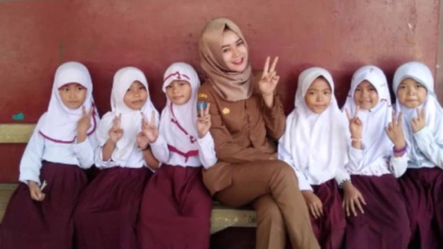 Siapa Pencipta Lagu Guruku Tersayang Pencipta Lagu Guruku Tersayang yang viral
