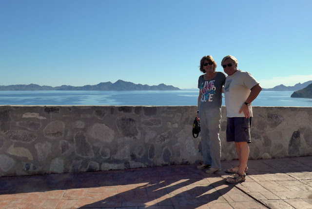 Liz and Anders Make a pitstop on our way to Ciudad Insurgentes and Ciudad Constitución