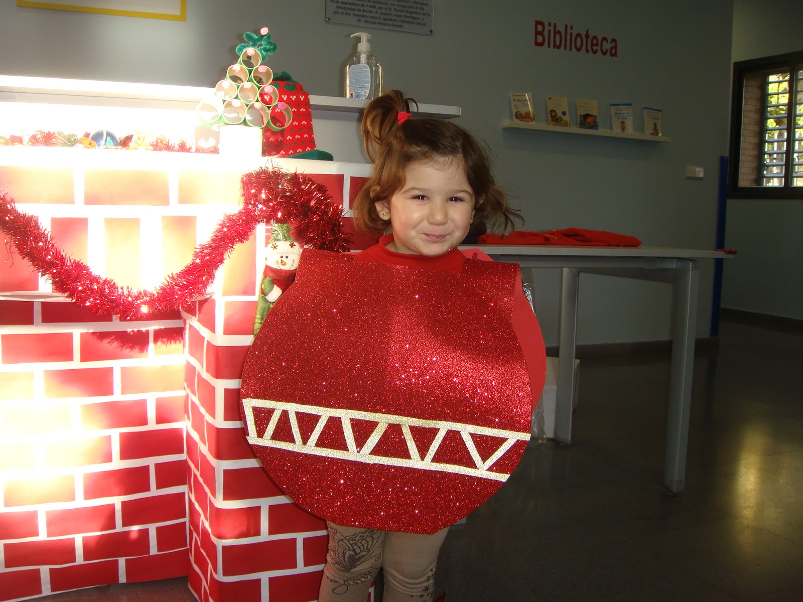 preparar Abandonado metal disfraz bola de navidad goma eva violento