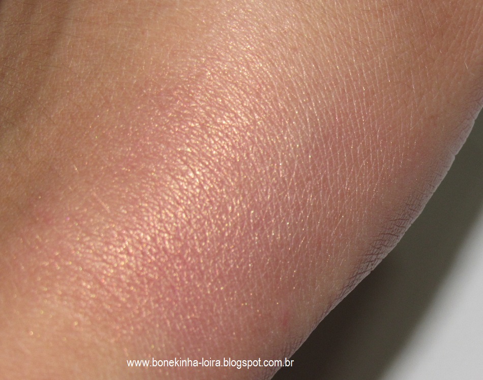 Shy Blush da Mary Kay _'Um dos Mais Lindos'_ *Swatch Bonekinha Loira