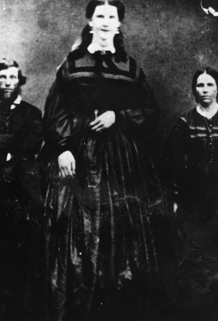 Fotografías de Anna Haining Bates, la mujer más alta del siglo XIX