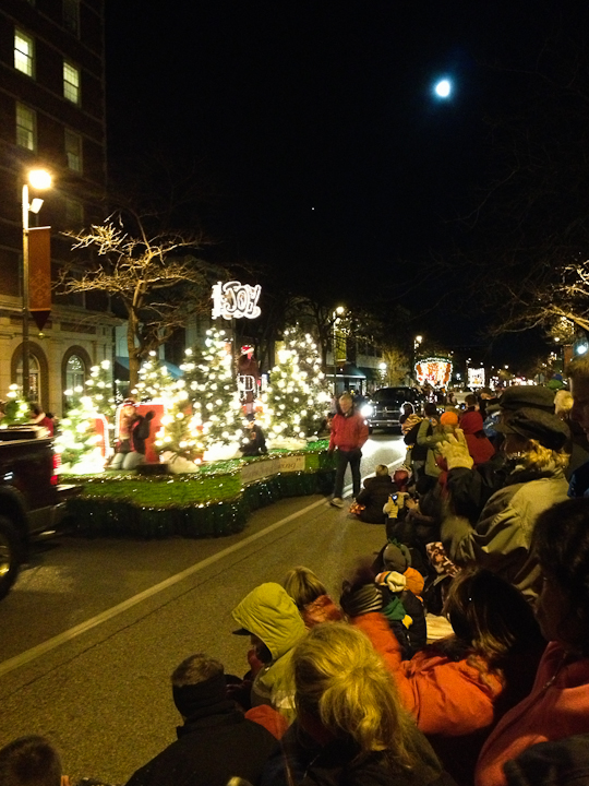 twoshoes365 332366 Parade of Lights