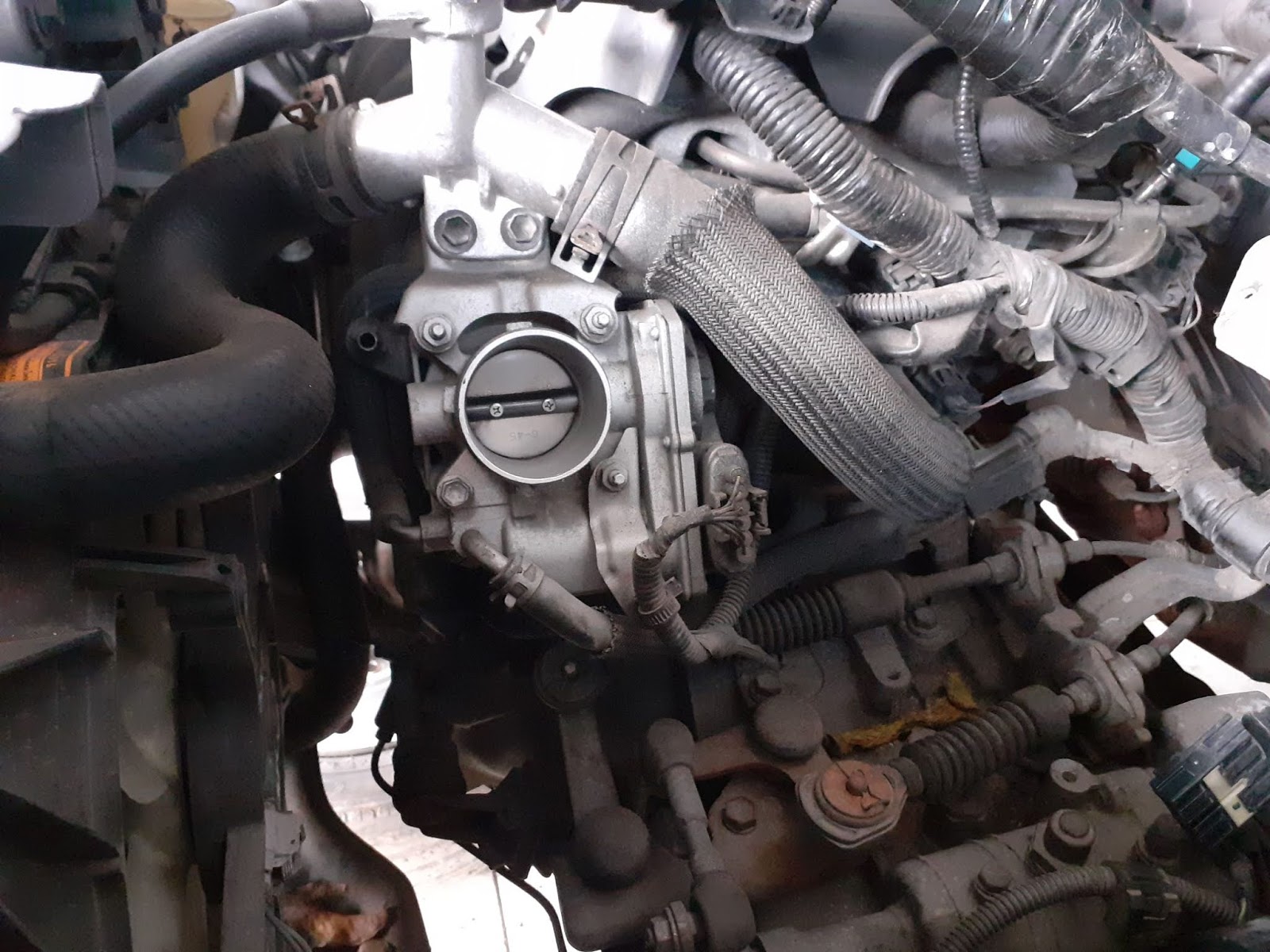 Wallpaper Mesin Mobil