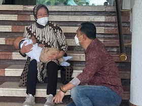 Santunan COVID-19 Dihapus, Risma Sebut Kemensos Kekurangan Uang