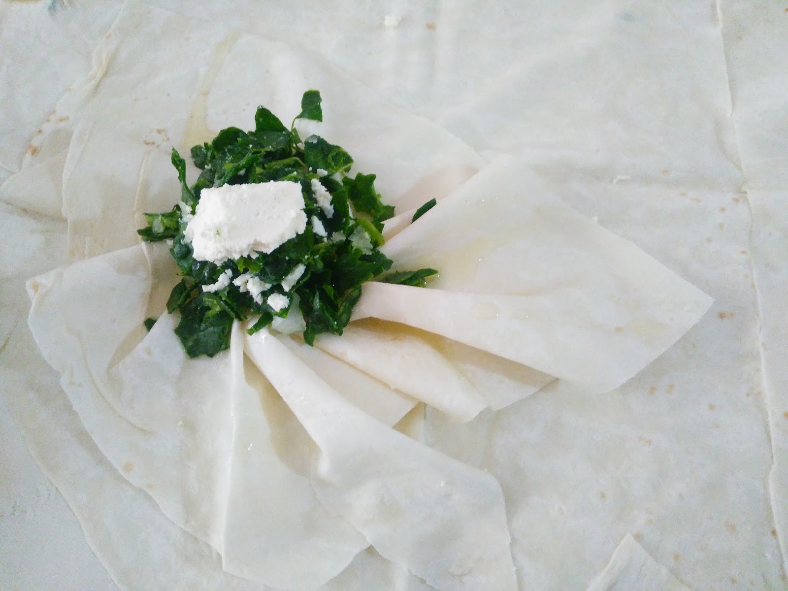 Akissmutfak Hazır Yufka İle Ispanaklı Gül Börek