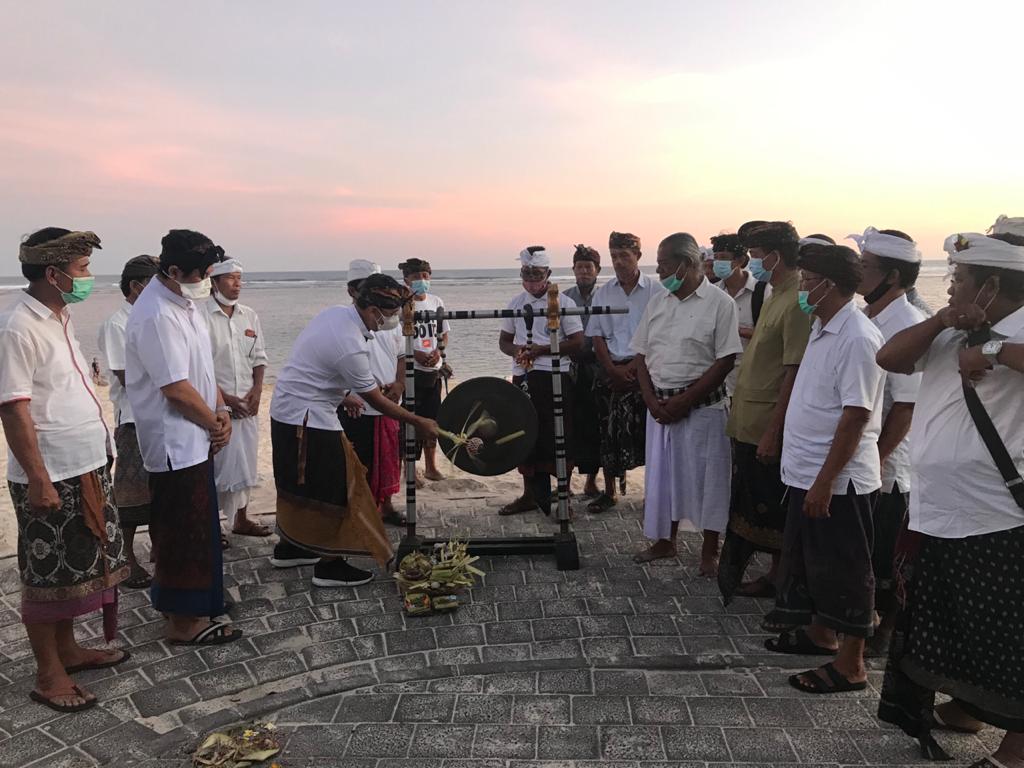 Masyarakat Bali Gelar Upacara Adat, Dukung Program Coral Garden Raksasa