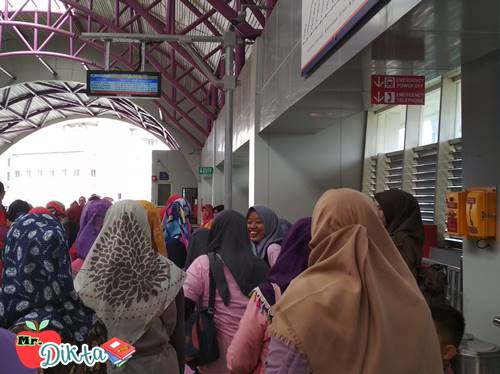 10 Contoh Dialog Bahasa Inggris Pendek Bertemu Teman Lama