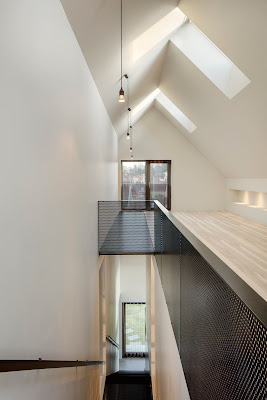 Arquitectura actual en Suecia. Cabaña de diseño contemporáneo.