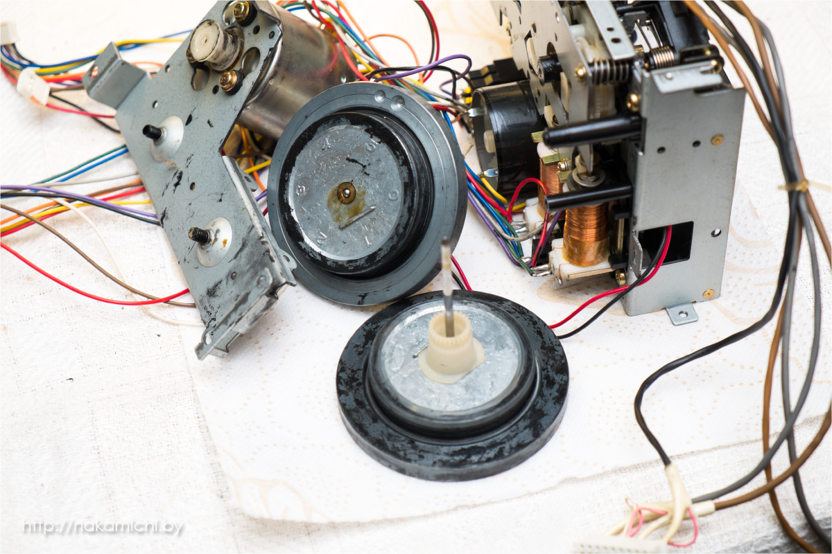 Vintage Audio Stereo Cassette Deck AIWA ADF660 repair of tape drive mechanism