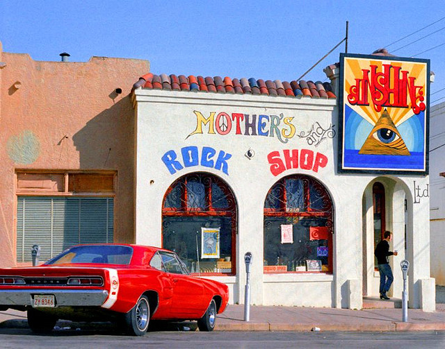 15 Extraordinary Color Photographs Capture Street Life of the U.S in