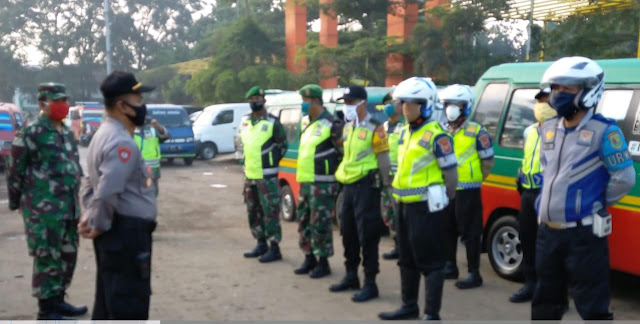 Kapolsek Ciparay Pimpin Apel Pengamanan Psbb Di Cek Pos Ciparay