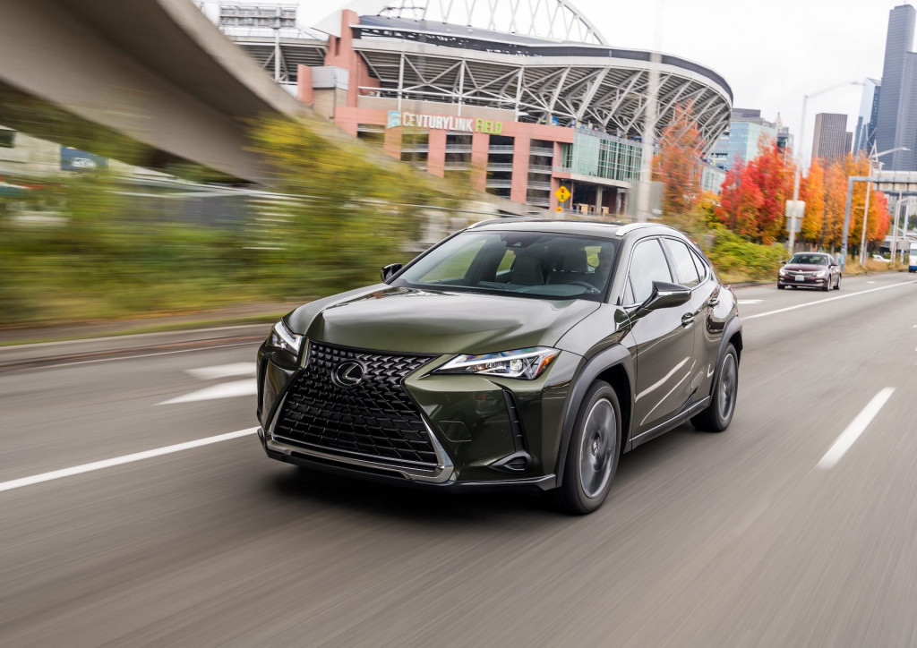 Lexus UX uses the new Hybrid 2021, rides 100km, 5 liters, costs just