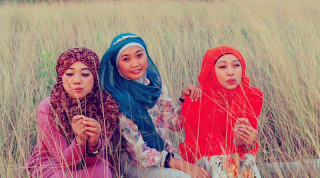 Jangan Foto Bertiga, Karena Si 