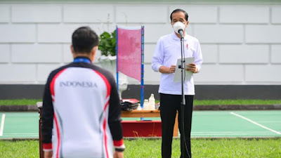 Jokowi Beri Bonus Rp 5,5 M ke Greysia/Apriyani, Eko Yuli Dapat Rp 2,5 M
