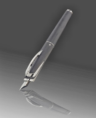 La penna stilografica Pininfarina Carbongrafite
