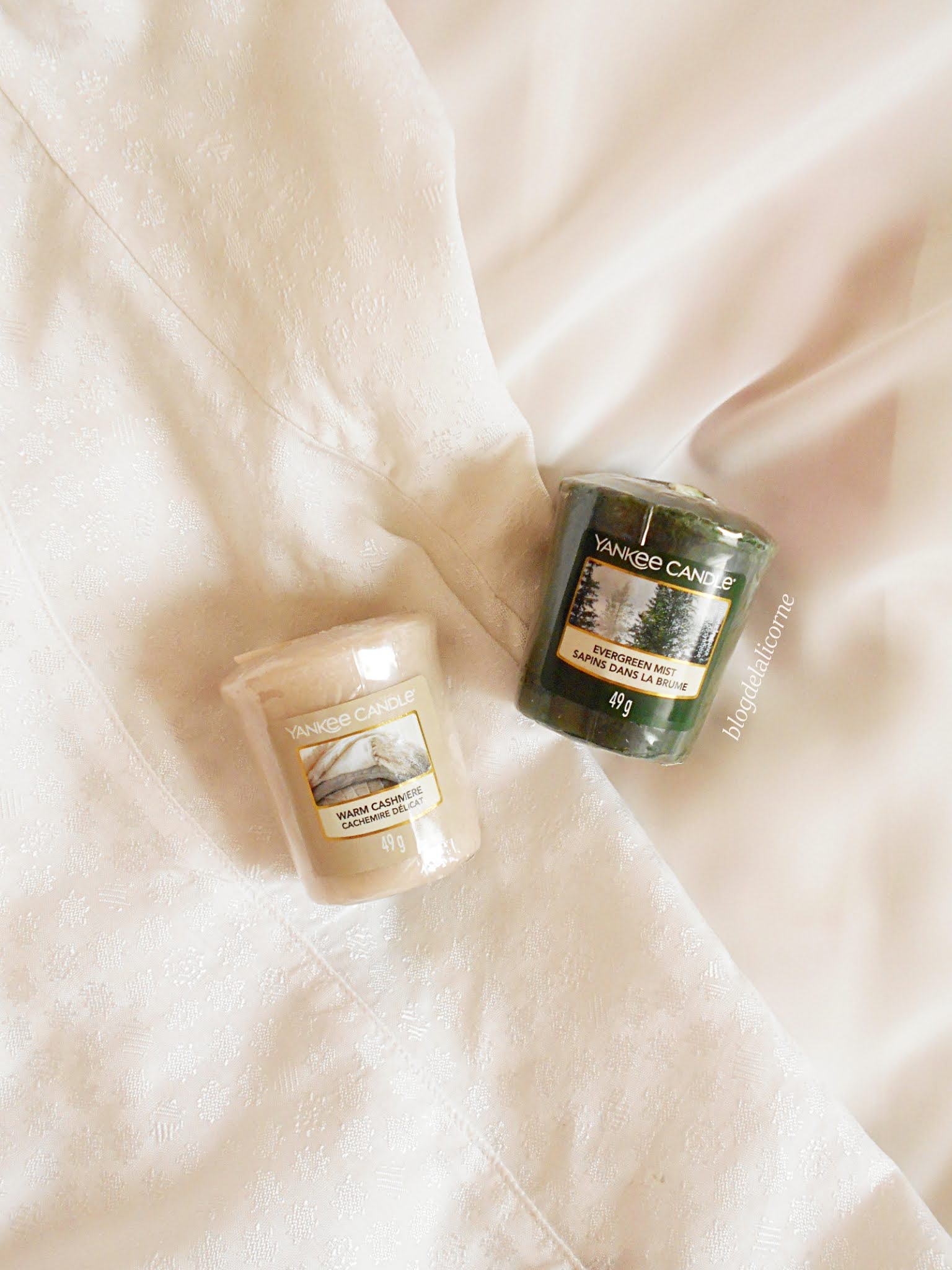 Yankee Candle vonné sviečky Evergreen Mist Warm Cashmere