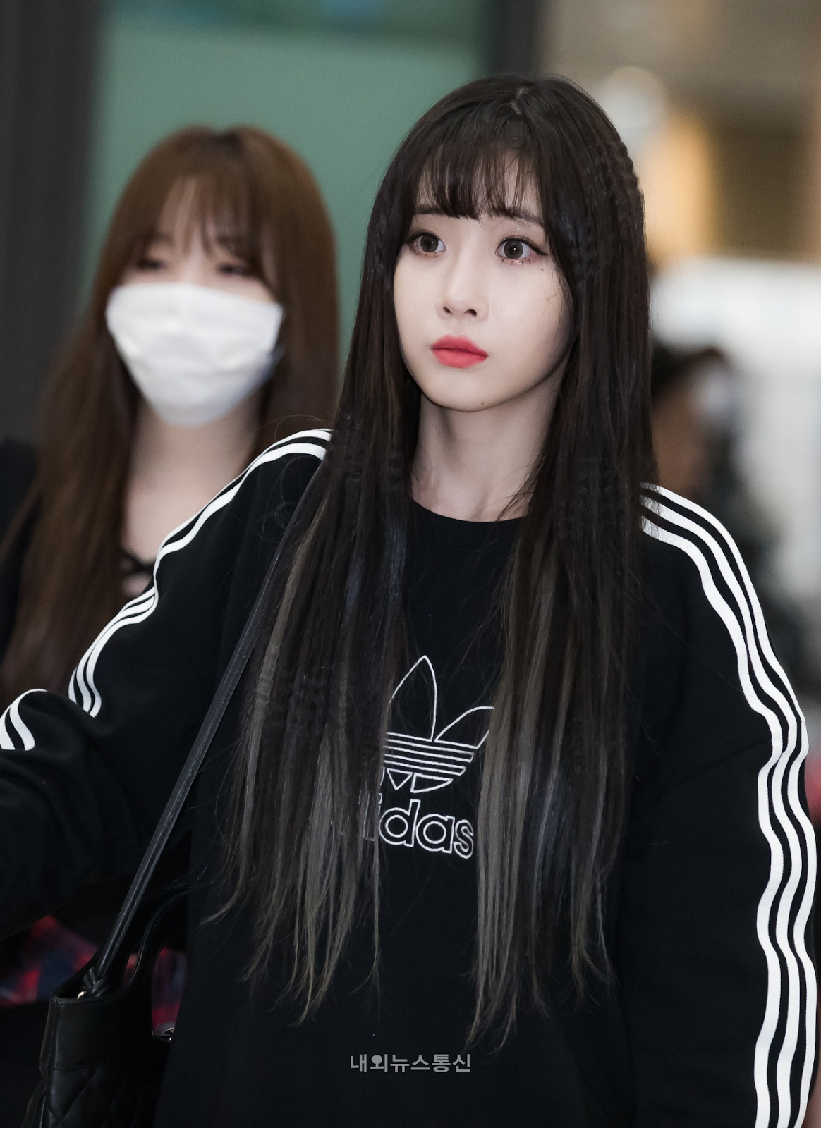 러블리즈 입국 기사사진 모음