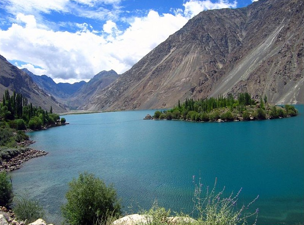 хайбер-пахтунхва. самое глубокое озеро пакистана. аттабад. самое глубокое озеро пакистана. паристан пакистан озеро.