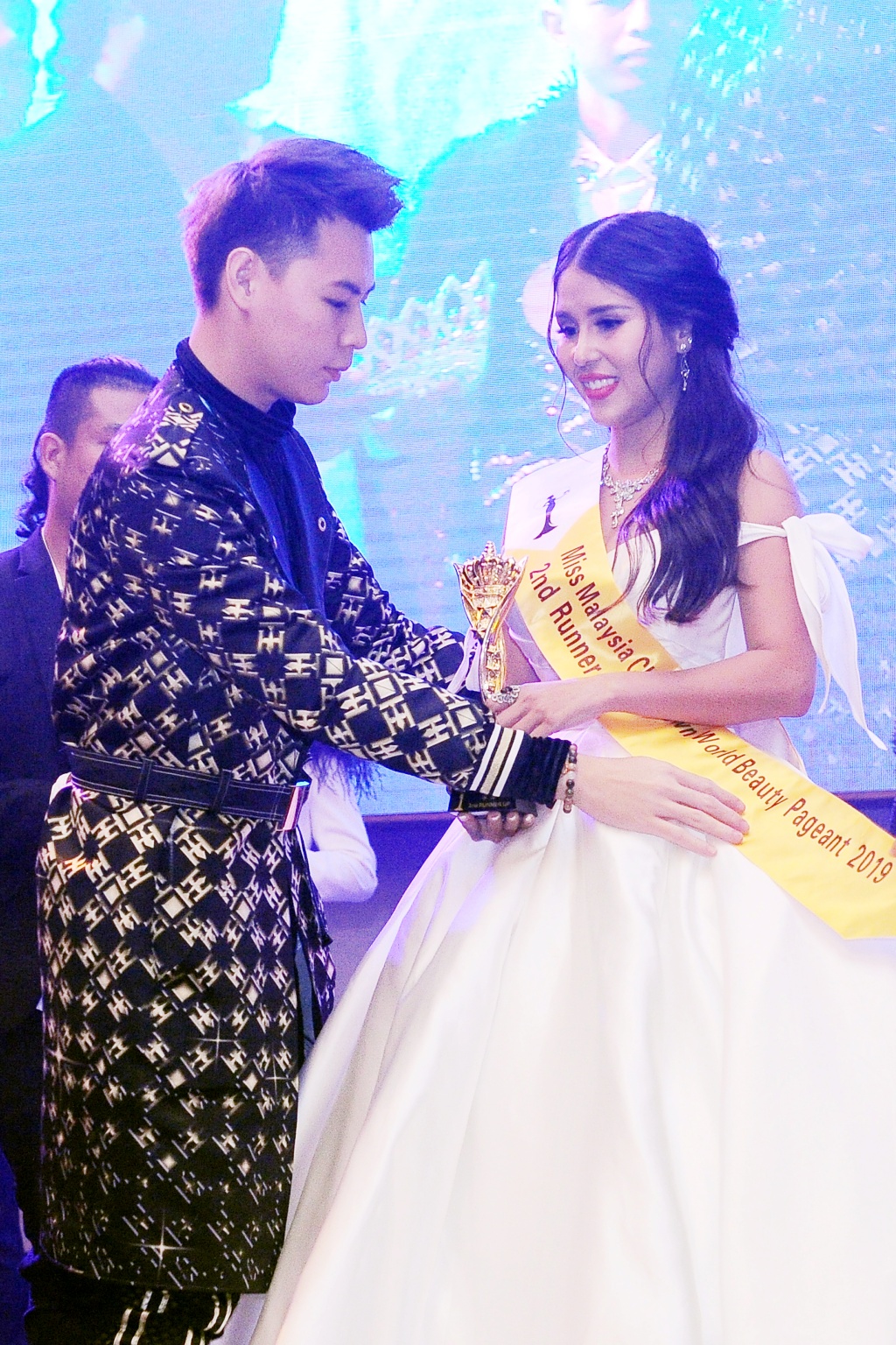  Miss, Mrs & Mr Malaysia Chinatown World Beauty Pageant 2019 rực rỡ sắc màu đêm chung kết tại Malaysia