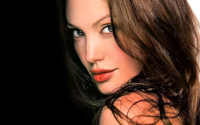 Angelina-Jolie-Sexy-Smile-HD-Wallpaper