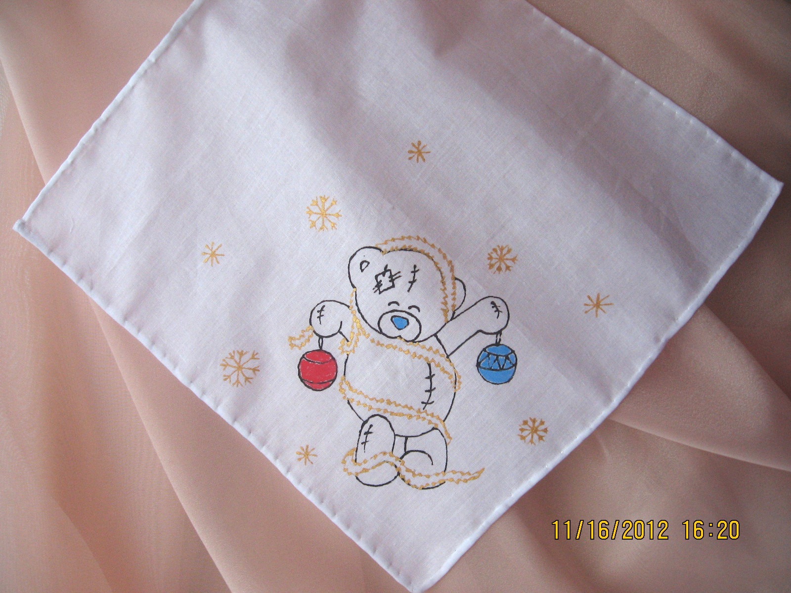 из какой ткани сшили носовой платок. из какой ткани сшили носовой платок. красивый кружевной носовой платок. из какой ткани сшили носовой платок. носовой платок рисунок.