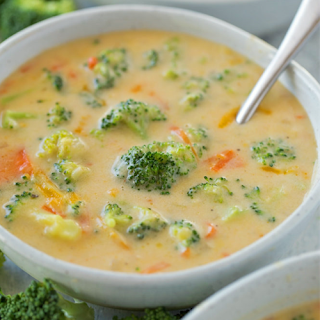 Receita De Sopa Cremosa De Brócolis Frango E Queijo Receitas Da Mama
