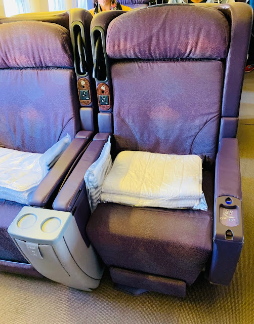 Review: LATAM LA841 Business Class Boeing 777-200 Santiago (SCL) to Easter Island - Isla de Pascua Airport (IPC)