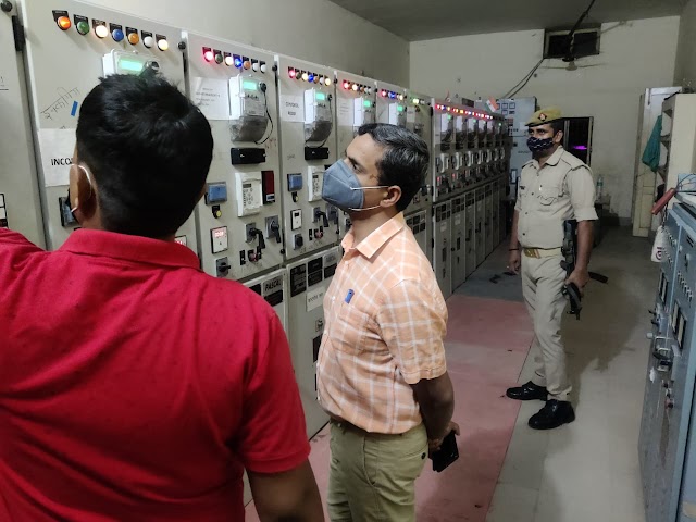 वाराणसी: विद्युत विभाग के प्रबंधनिदेशक विद्या भूषण का रात्रि में रोहनियां बिजलीघर का औचक निरीक्षण किया
