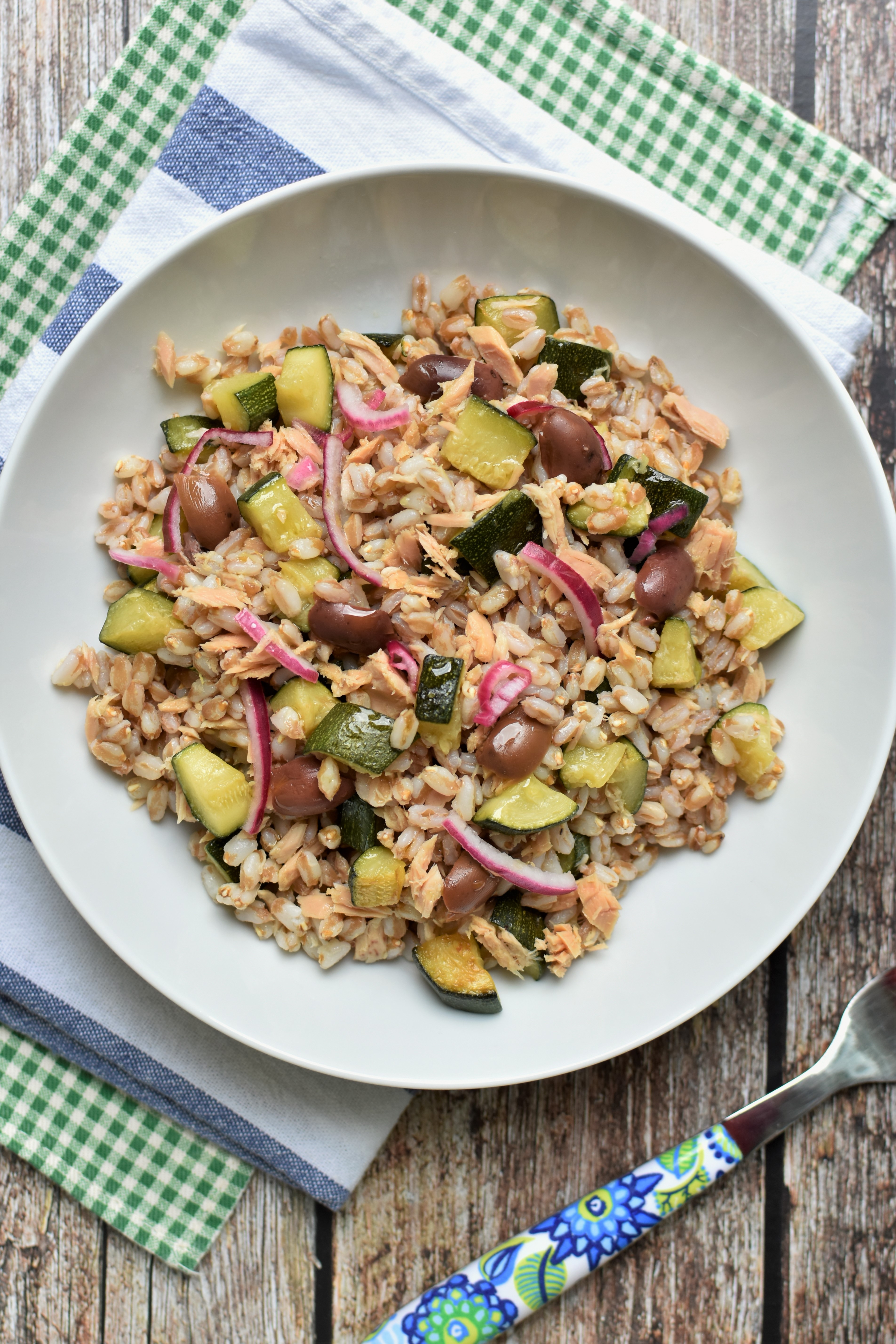 “La signorina Felicita ovvero la felicità” Insalata di farro con tonno