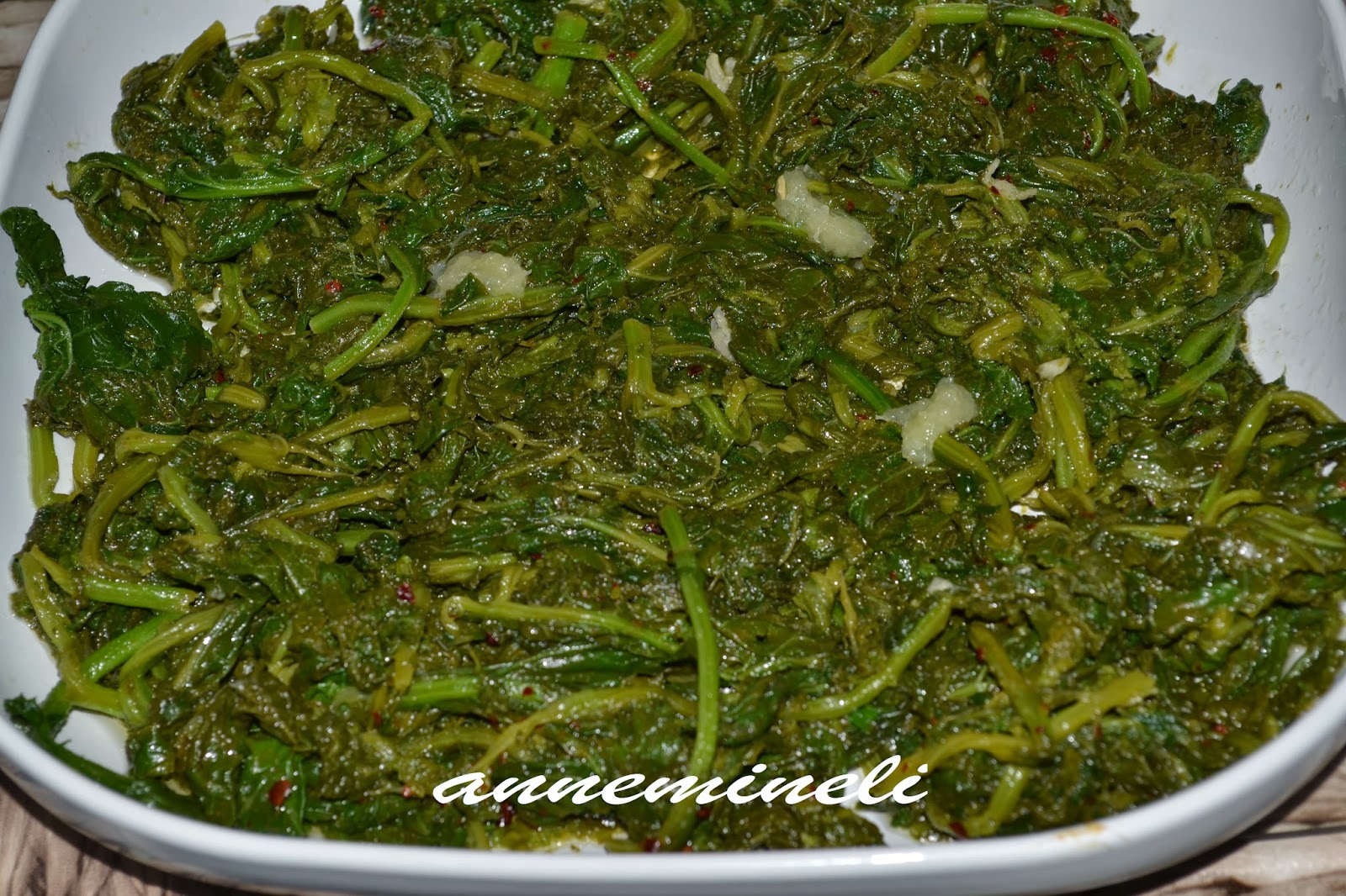 ANNEMİNELİ: HARDAL OTU SALATASI